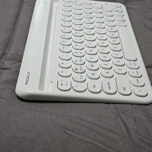Macally wireless rechargeable keyboard‎ - Picture 5 of 6